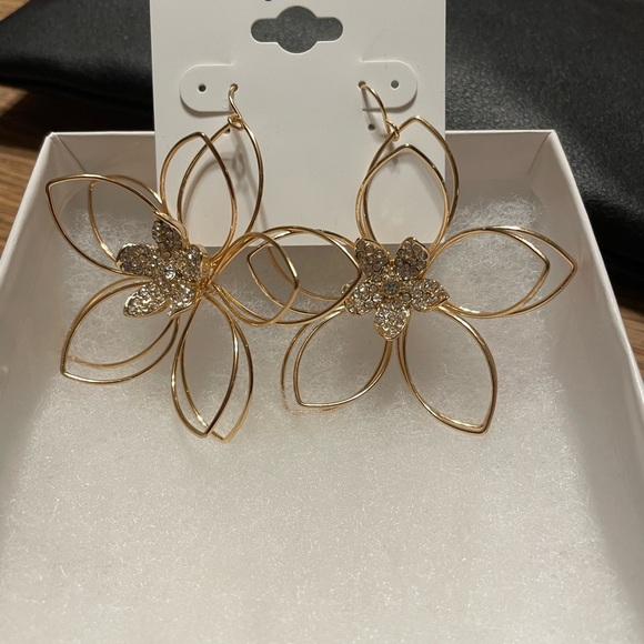 Ashley Cooper Gold Floral Earrings - Picture 2 of 2